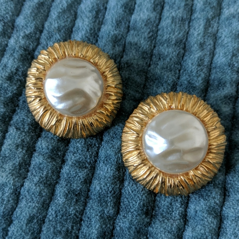Vintage Kenneth Jay Lane Pearl Gold Earrings